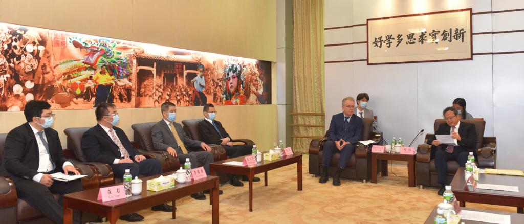 90FD825F9EB798BE15029513123_EE004087_11DF1