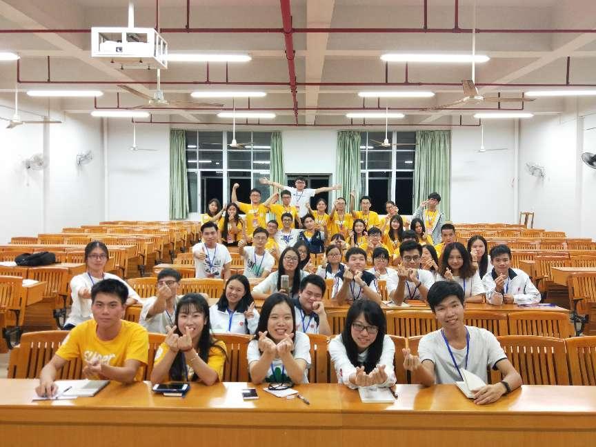 9FB9E3159B028C1B3A3F1565D54_9856408B_185E1 学院团总支成员合照(任副书记)