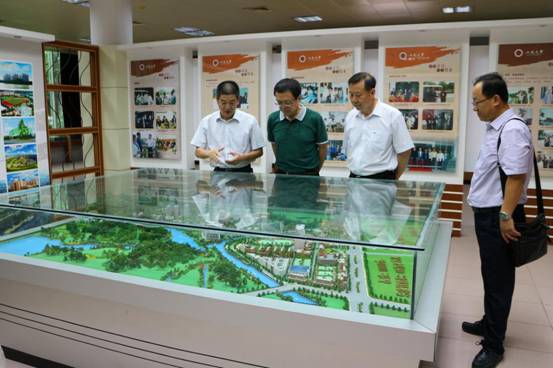 ���˻�У�������������������֣���ý�������Уʷ��