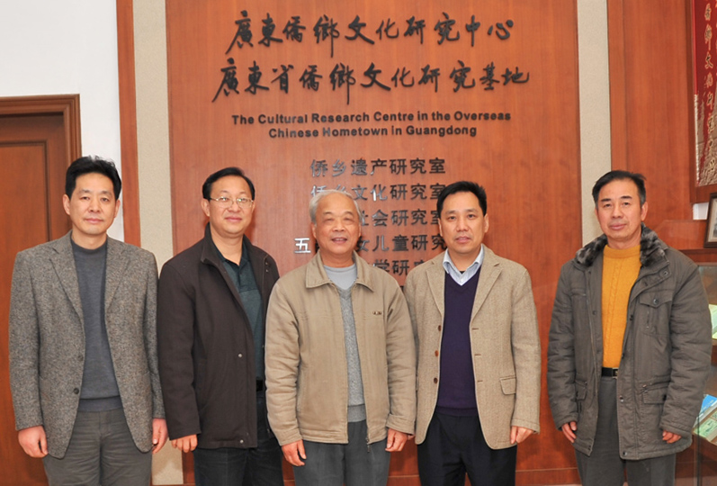 E0F76D74915E266F15E3EC25BE0_8AD8808E_3D195.jpg?e= E0F76D74915E266F15E3EC25BE0_8AD8808E_3D195.jpg?e=