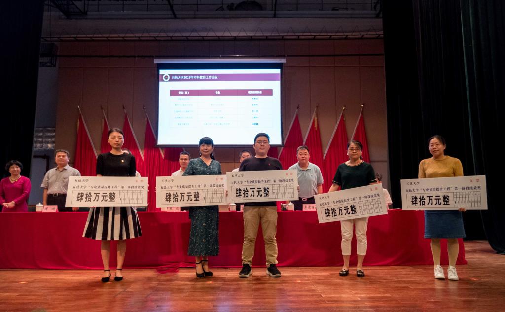 6D7EF820EBE065489D909249458_6FB3EC8C_14127