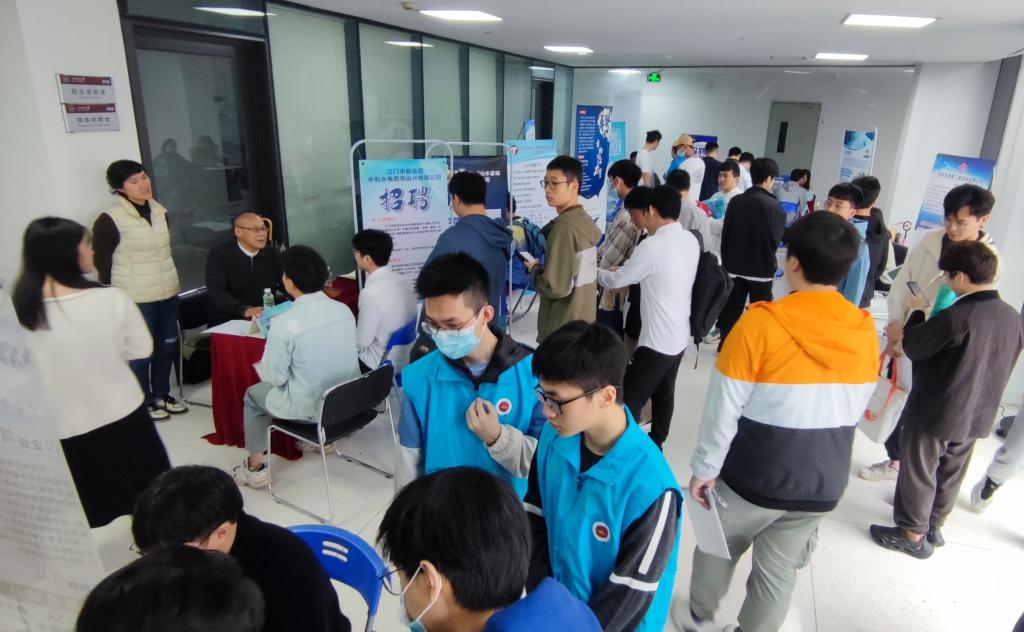 026778E96484D54948DCE634D48_C03F00E5_15056