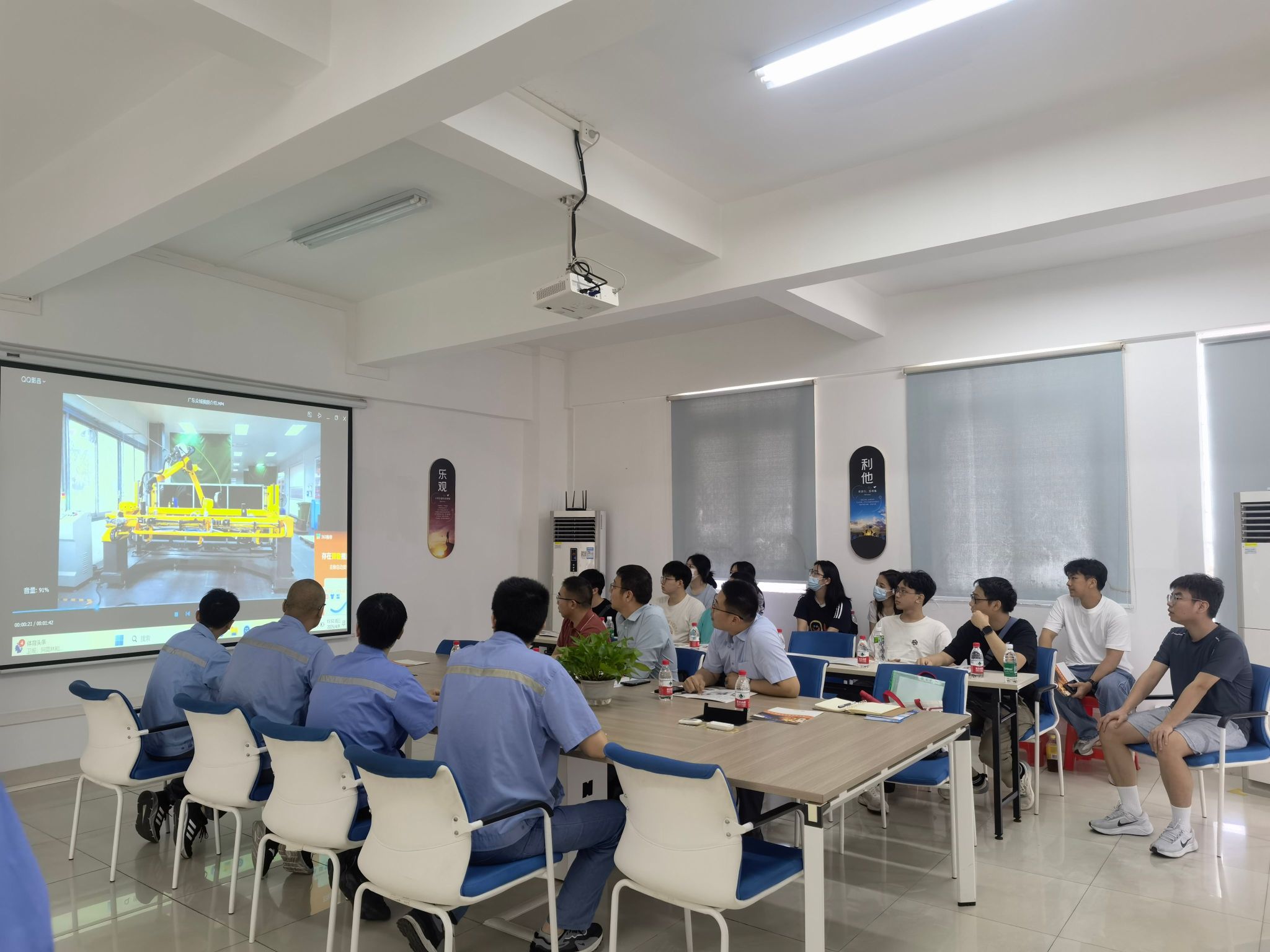 FBD082F0F7CD0CDC0A8FEE641FD_168C1F90_44772 44772