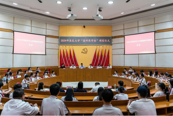 2831A42B218556B757332D6F924_18B9AB36_D815A