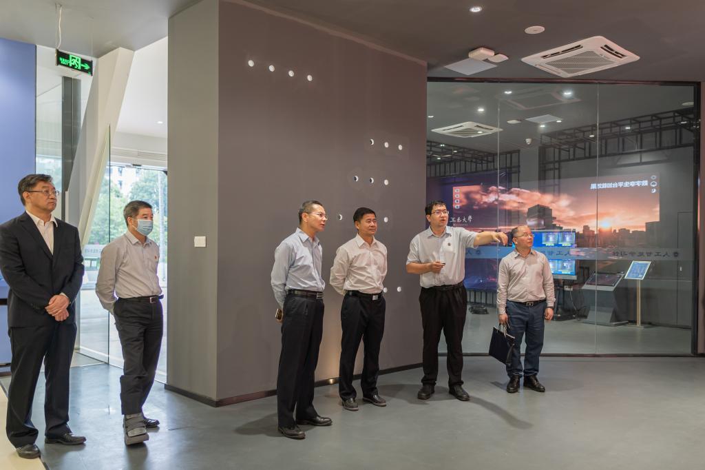 380C06BF8EAA2D9BBF96700555A_7C284779_11F45 380C06BF8EAA2D9BBF96700555A_7C284779_11F45