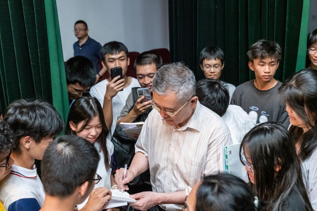 B0863066932E92CBE7359C4B4CC_E438D8D0_1A409