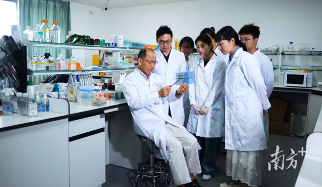 Ò¼ºÅÓéÀÖAPP¼ÒÍÃÐÄѪ¹Ü¼²²¡Ñо¿¿ÆÑÐÍŶÓÔÚ»ªÄÏÉúÎïÒ½Ò©´ó¶¯ÎïÄ£×ÓÑо¿Ôº¿ªÕ¹ÊµÑé¡£ Ò¼ºÅÓéÀÖAPP¼ÒÍÃÐÄѪ¹Ü¼²²¡Ñо¿¿ÆÑÐÍŶÓÔÚ»ªÄÏÉúÎïÒ½Ò©´ó¶¯ÎïÄ£×ÓÑо¿Ôº¿ªÕ¹ÊµÑé¡£