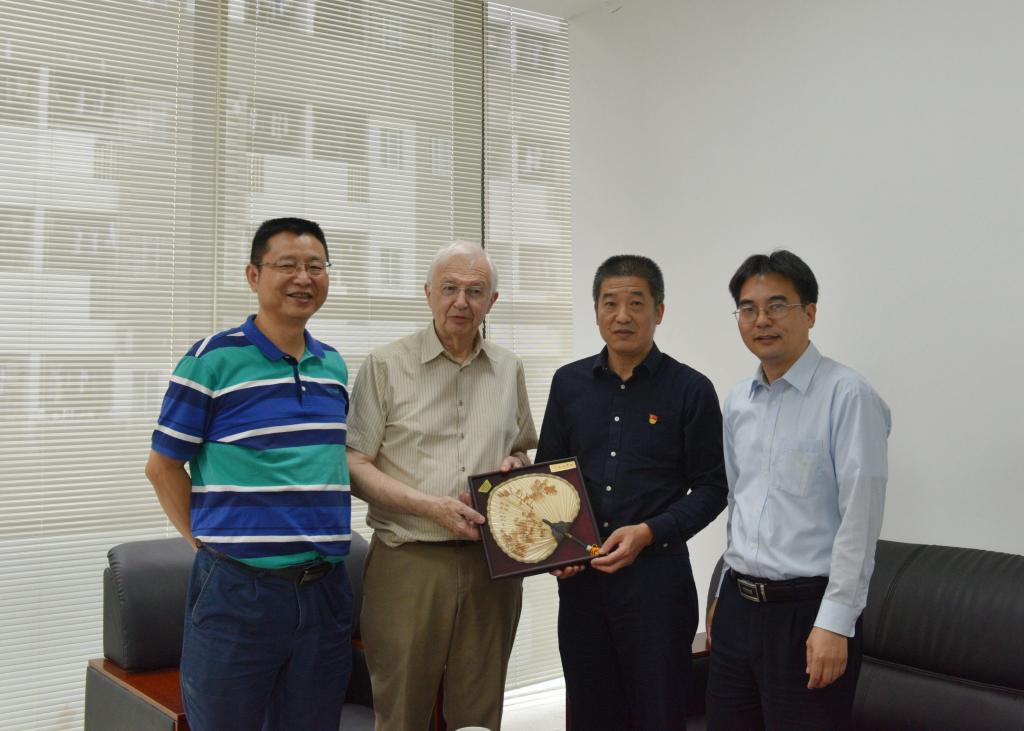 6F29772781C8BF9AEBF93D45F47_F89BF506_1563F.jpg?e= 6F29772781C8BF9AEBF93D45F47_F89BF506_1563F.jpg?e=