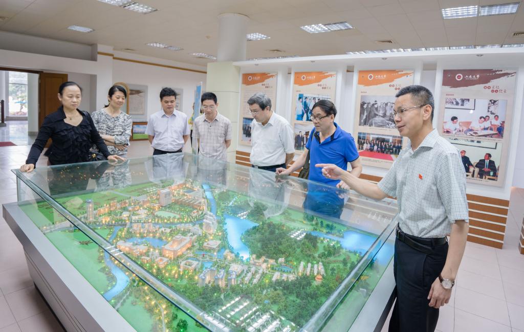 33E8A9BECCF678852D2F9AC5A3D_86CE03D5_1989E