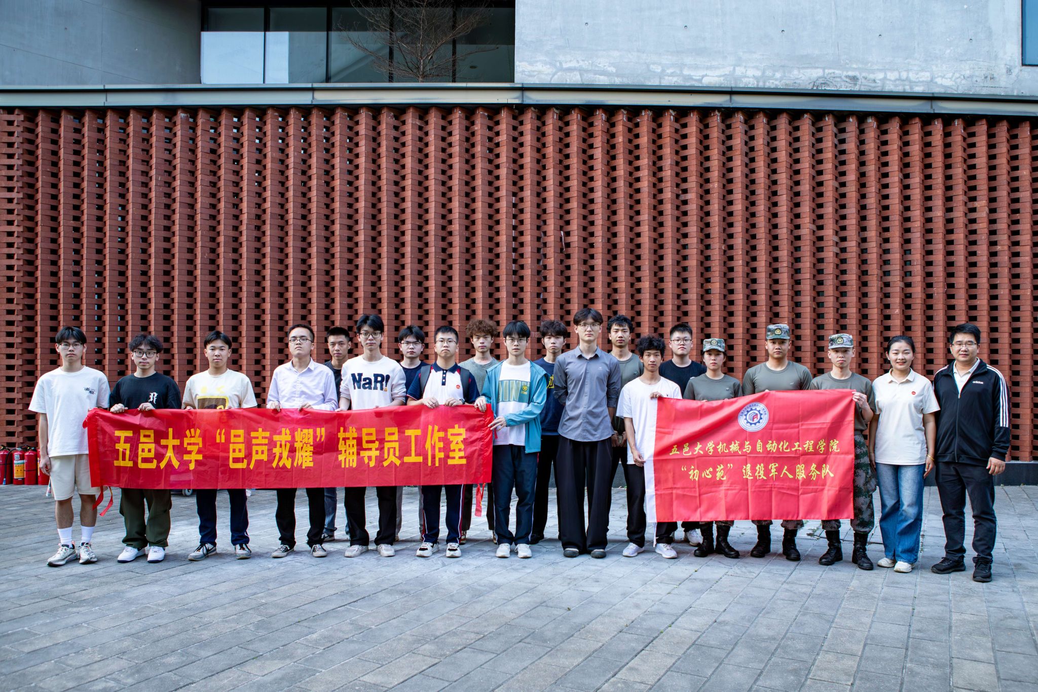 3D9A4ECBF080DF59B71DE4A1E53_D8F608F8_9070E