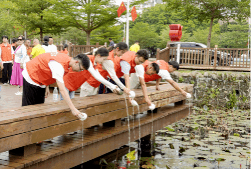 EB4C5C1F454196AD62B9FB0879C_106A2627_1E0A4