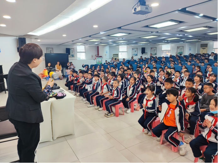 134A60CDA7E5F9330BB8ED79BE8_5C17F2F4_160A18