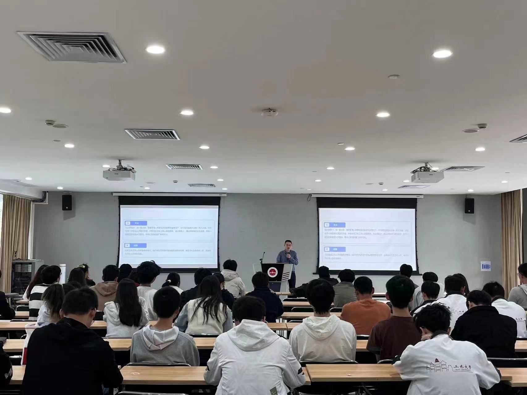 57E99A2E7FB3B06E1E22A699583_EAC13B96_2C8B8.jpg?e= 57E99A2E7FB3B06E1E22A699583_EAC13B96_2C8B8.jpg?e=