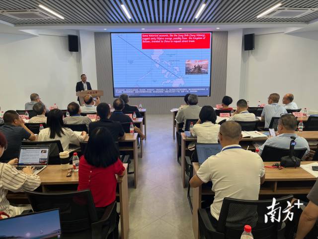 ���л���������������ѧ�ߴӲ���ѧ�ƺͲ����ӽǾ�����ѧ������������  