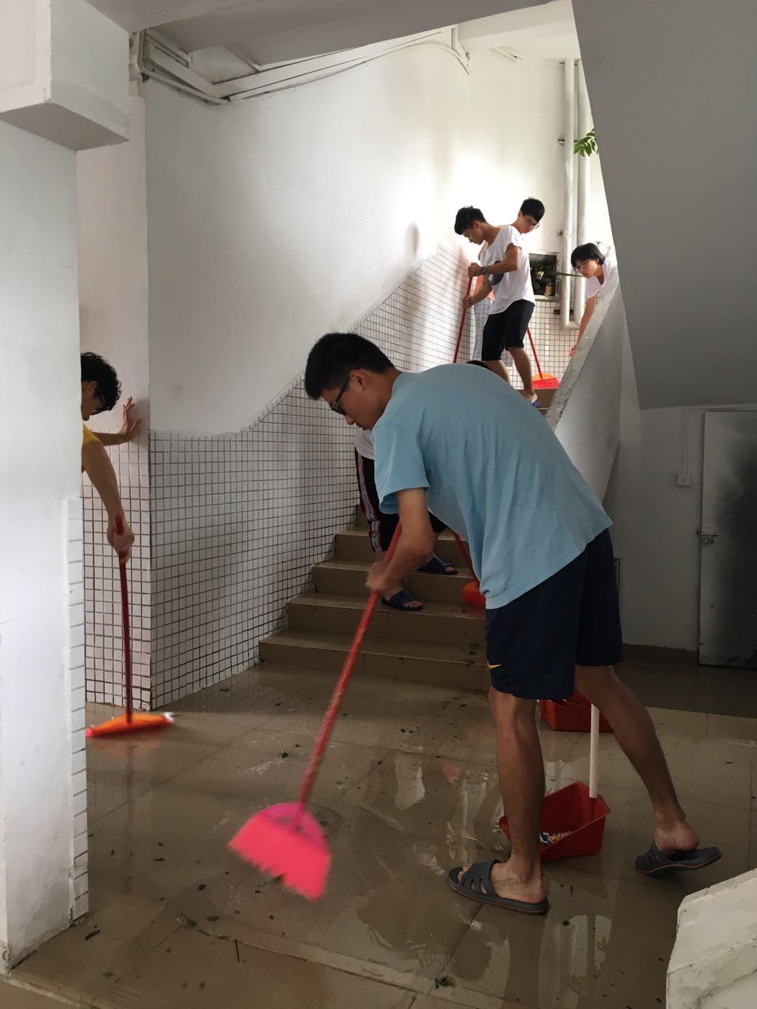 9F37EEC2EA2D1A0675C8C57F768_30DB56FA_2F990