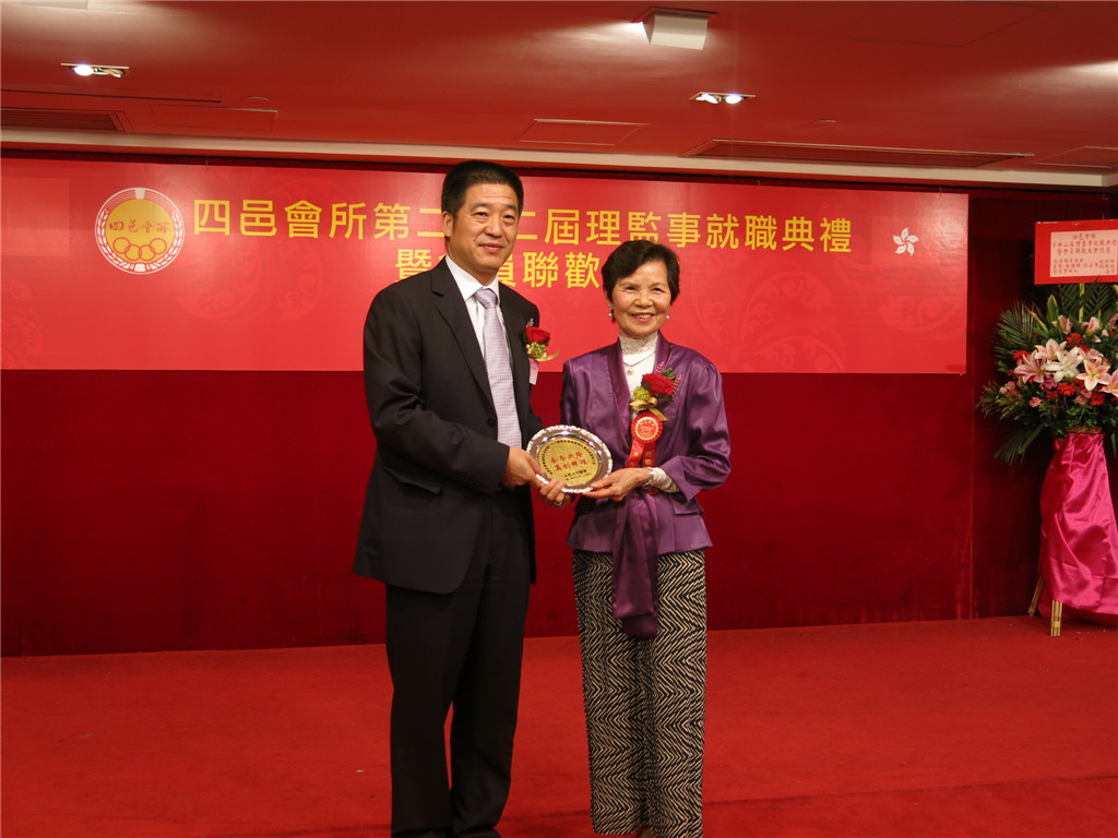 4F1F8024BCC12590D1E58F3F0C8_FD7EED08_2E8AA.jpg?e= 4F1F8024BCC12590D1E58F3F0C8_FD7EED08_2E8AA.jpg?e=