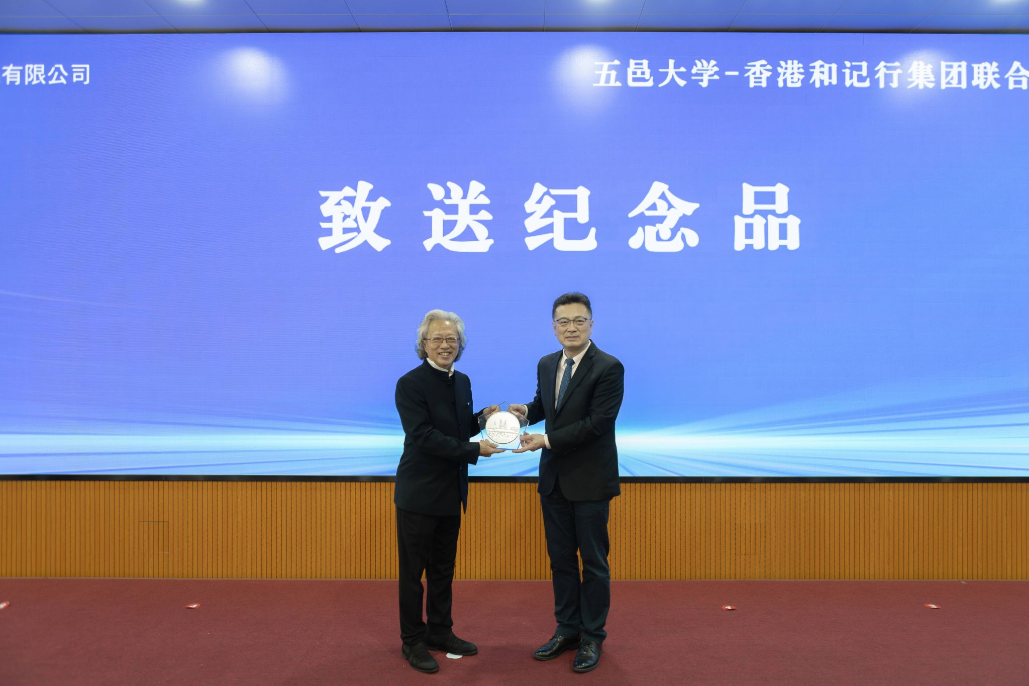 F91306602EAE6B10372705F9964_83F4A5F9_3E34A