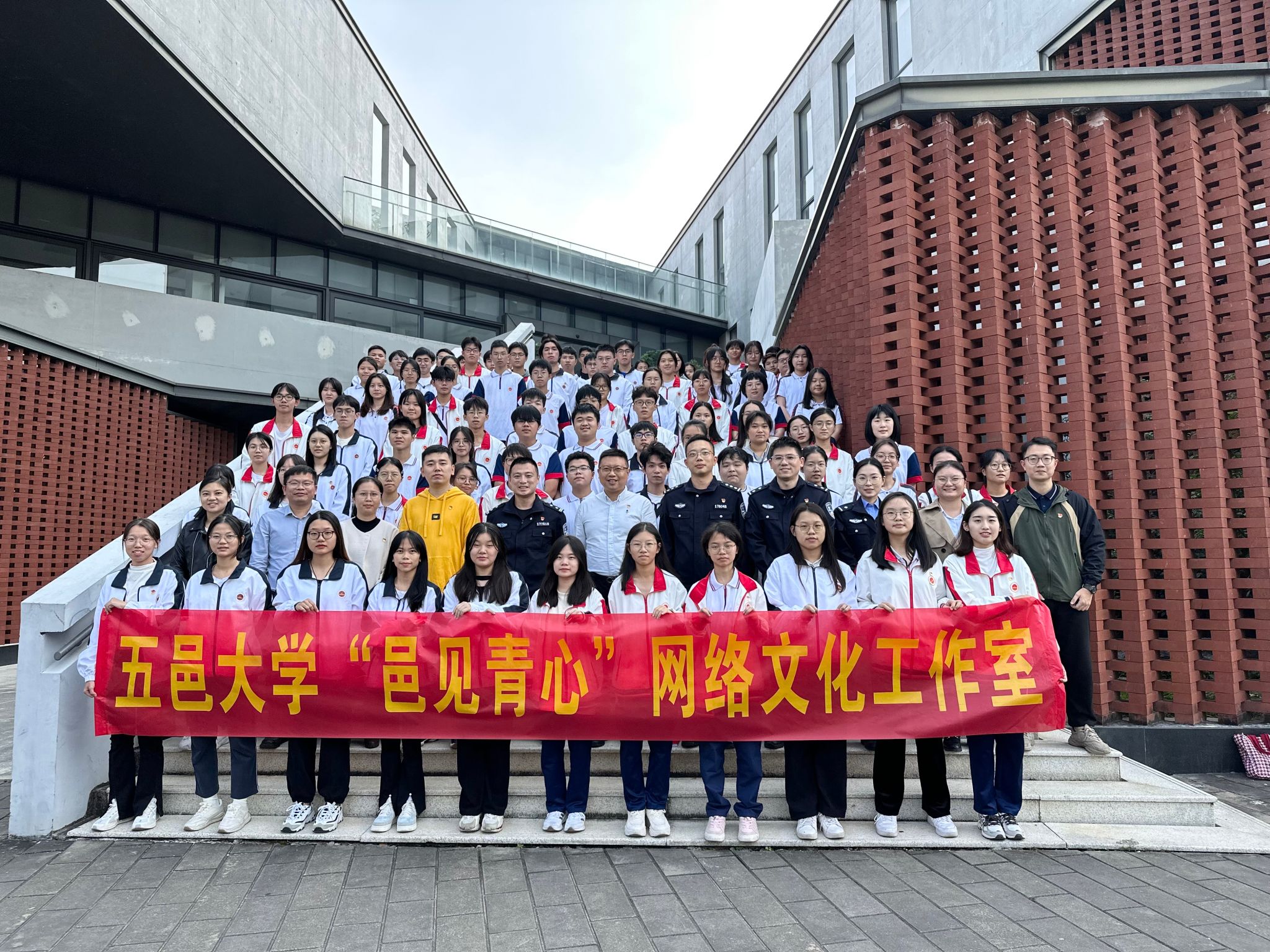 7569726F94E12223C318FC35D60_B91E9D45_A4A3D.jpg?e=