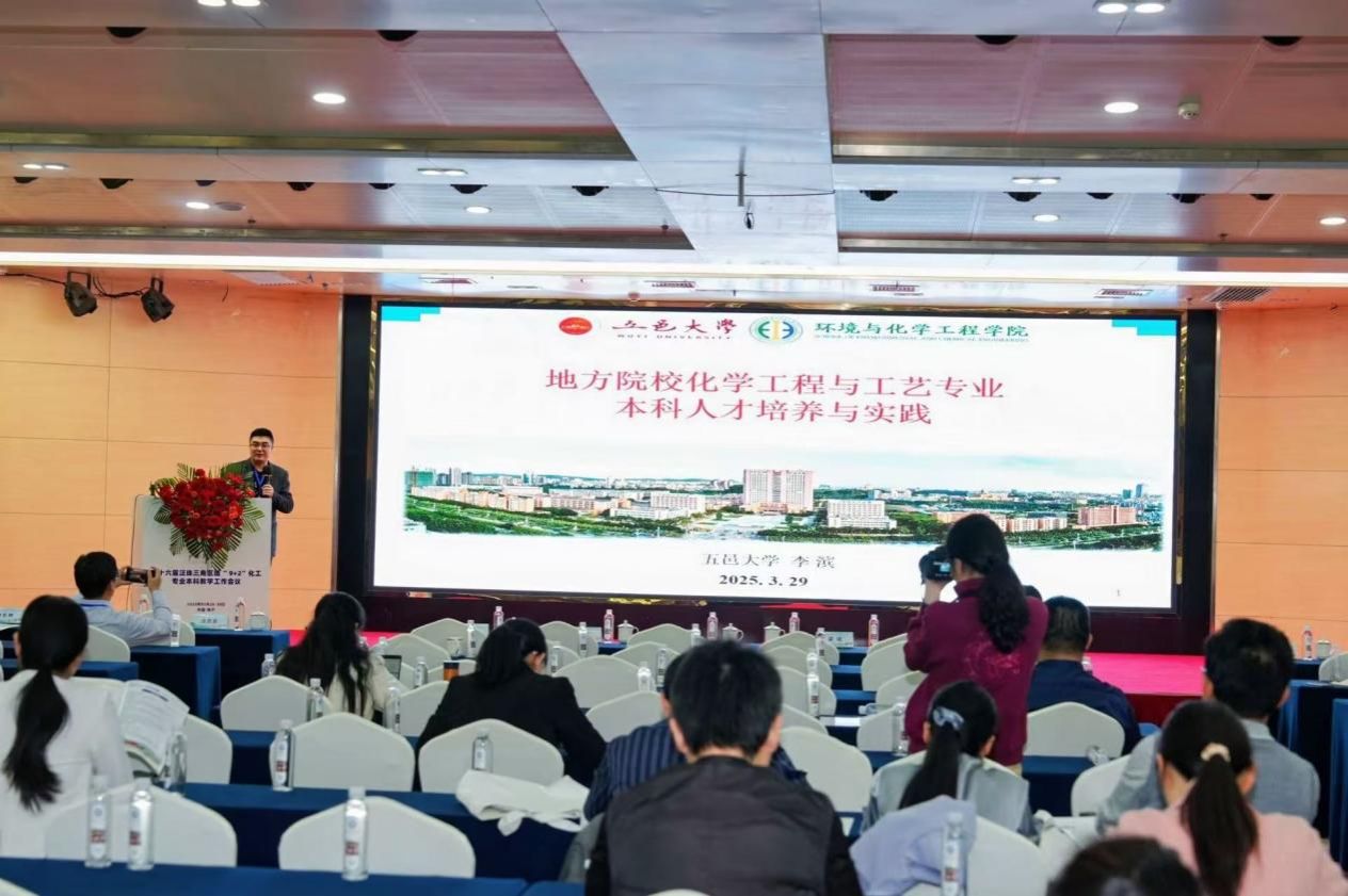 CB1EB18FBAE79F9D77B5A17897F_C7A5DDBD_208E2