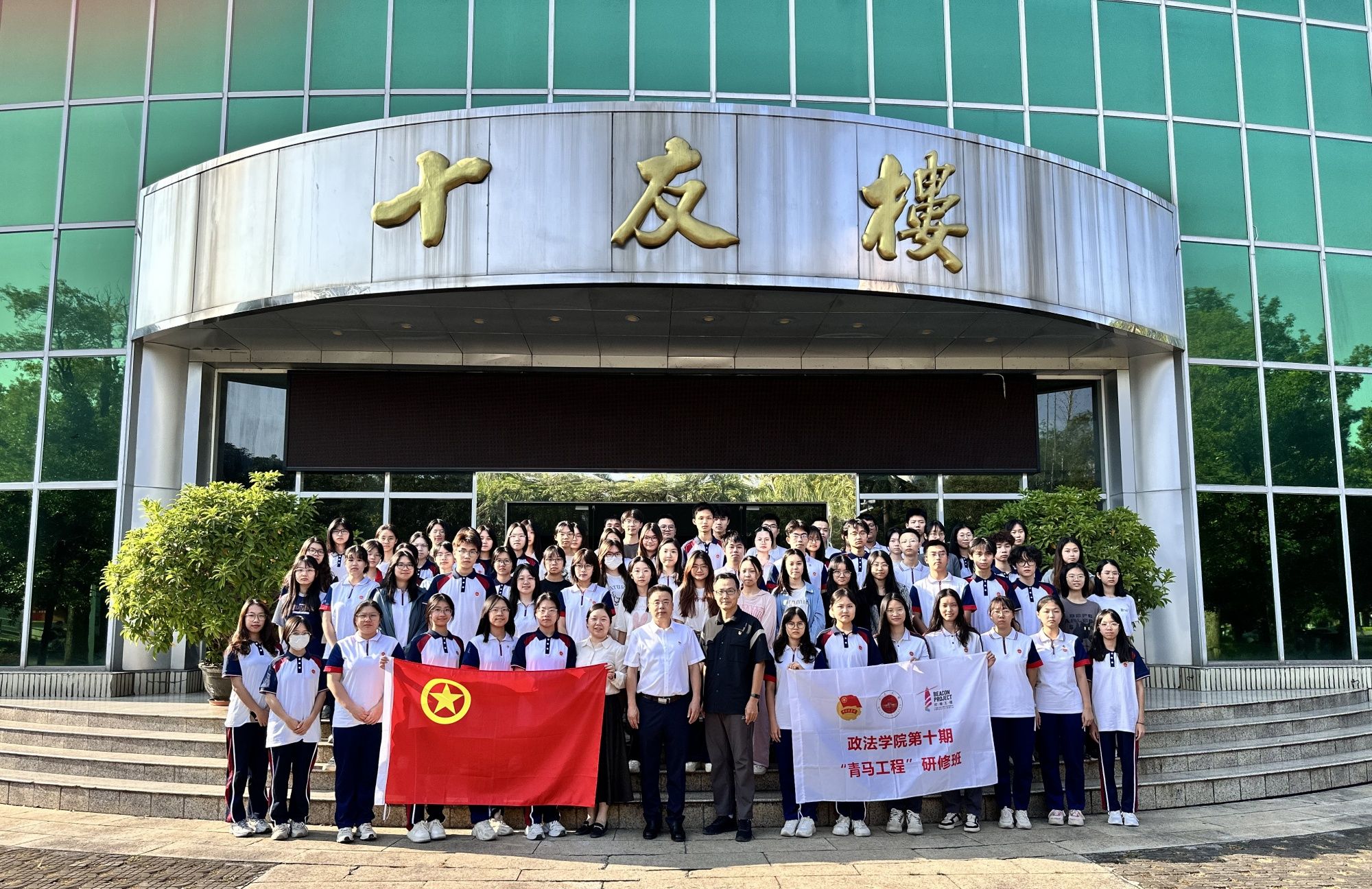 71DE1E49CF83D25684D0CC55551_F9356375_8D910