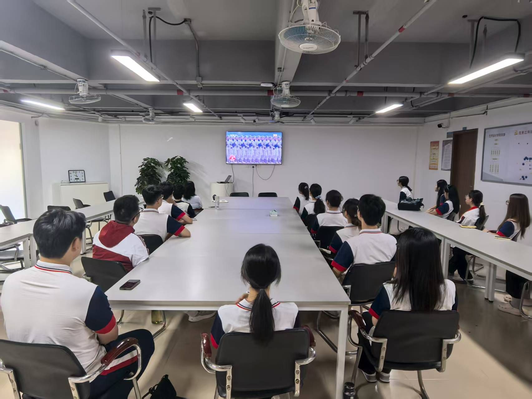 8433AD7B5B4B825B227767532AA_21C467FF_30D76